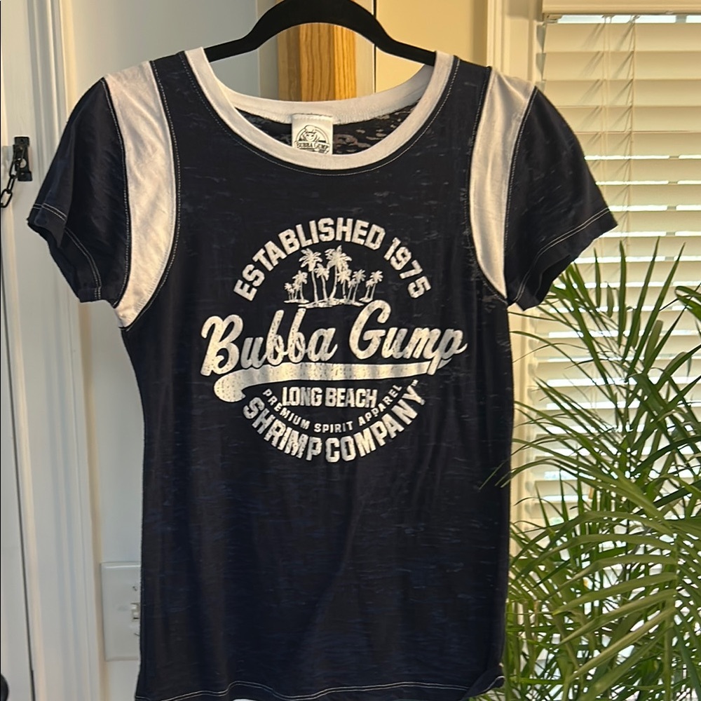 Bubba Gump Navy and White T-Shirt NWOT Sz L Long Beach California sexy